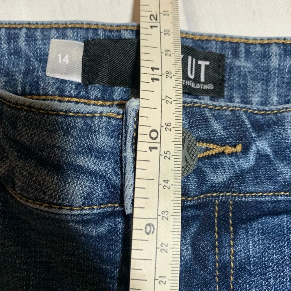 KUT from the Kloth Amy Crop Straight leg Jeans. Size 14. - Picture 8 of 9